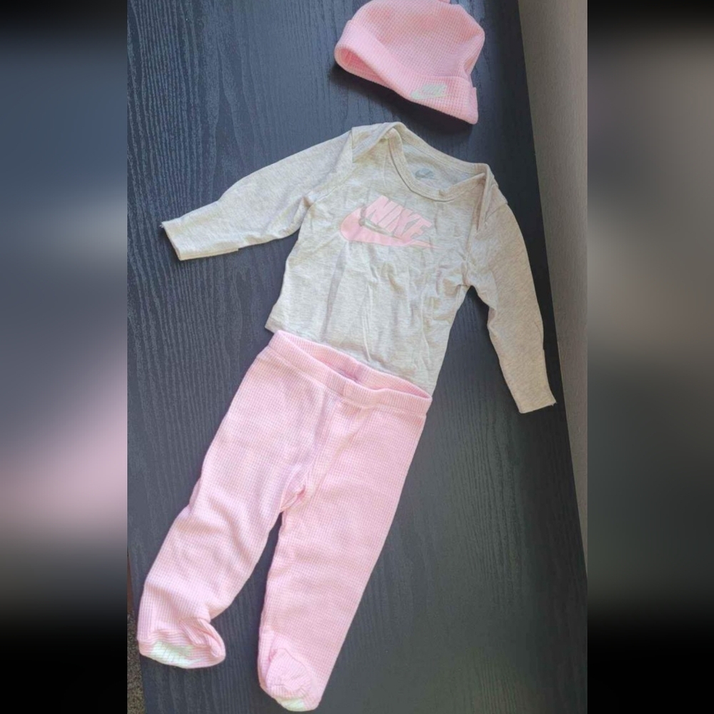 Baby girls Nike 3pc outfit 3months